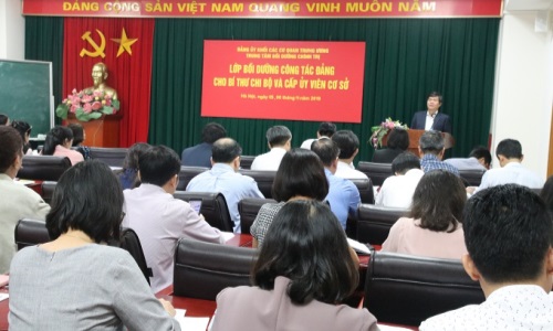 Khai giảng lớp bồi dưỡng nghiệp vụ công tác đảng cho bí thư chi bộ và cấp ủy viên cơ sở - khóa I năm 2019